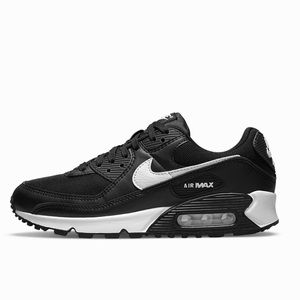 worn once nikes! super cute and comfortable